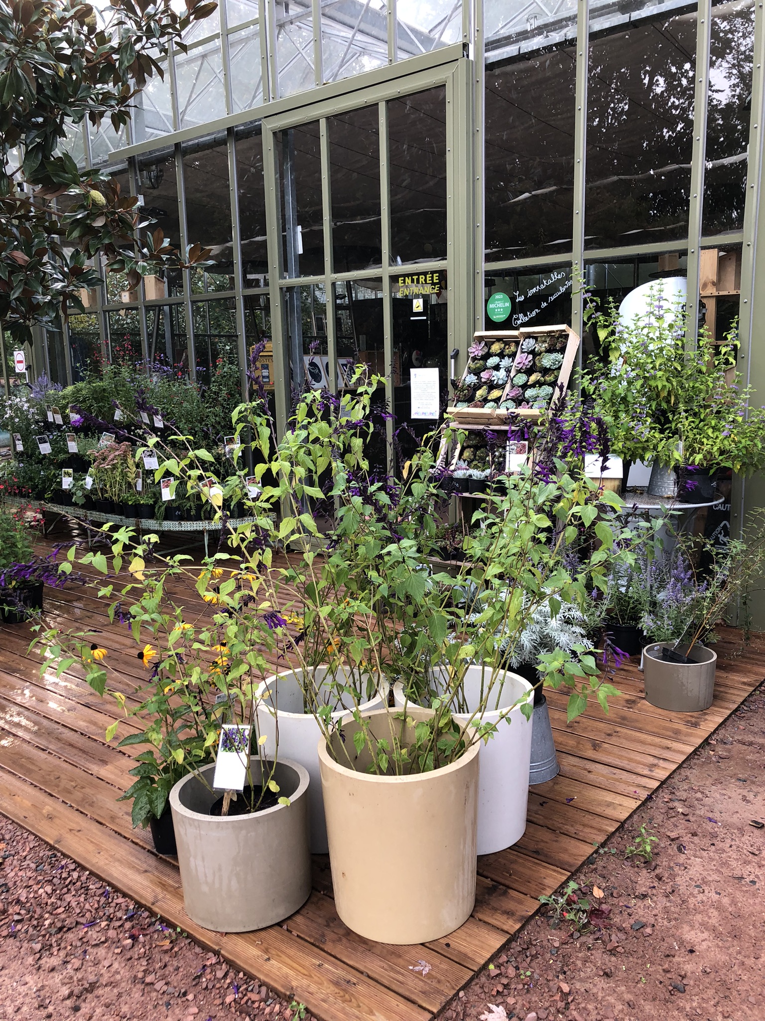 Pot de jardin ; boutique de Chaumont ; boutique jardins de Chaumont ; pot extérieur ; vente pots Chaumont ; pots festival des jardins de Chaumont sur Loire