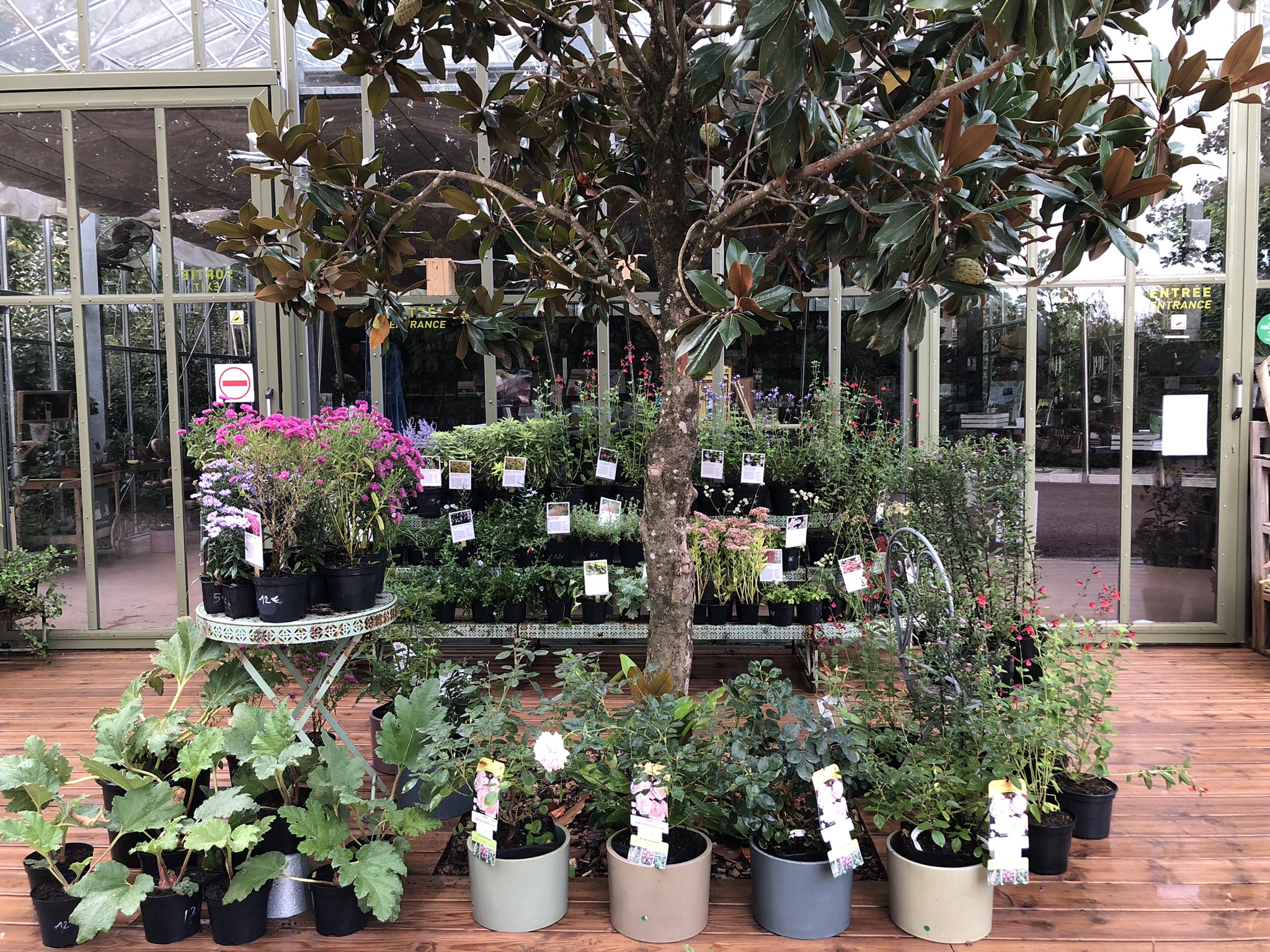 Pot de jardin ; boutique de Chaumont ; boutique jardins de Chaumont ; pot extérieur ; vente pots Chaumont ; pots festival des jardins de Chaumont sur Loire